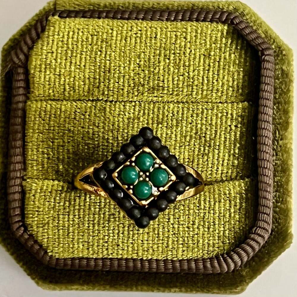 Vintage Gold Emerald and Black Bead Ring Size 8